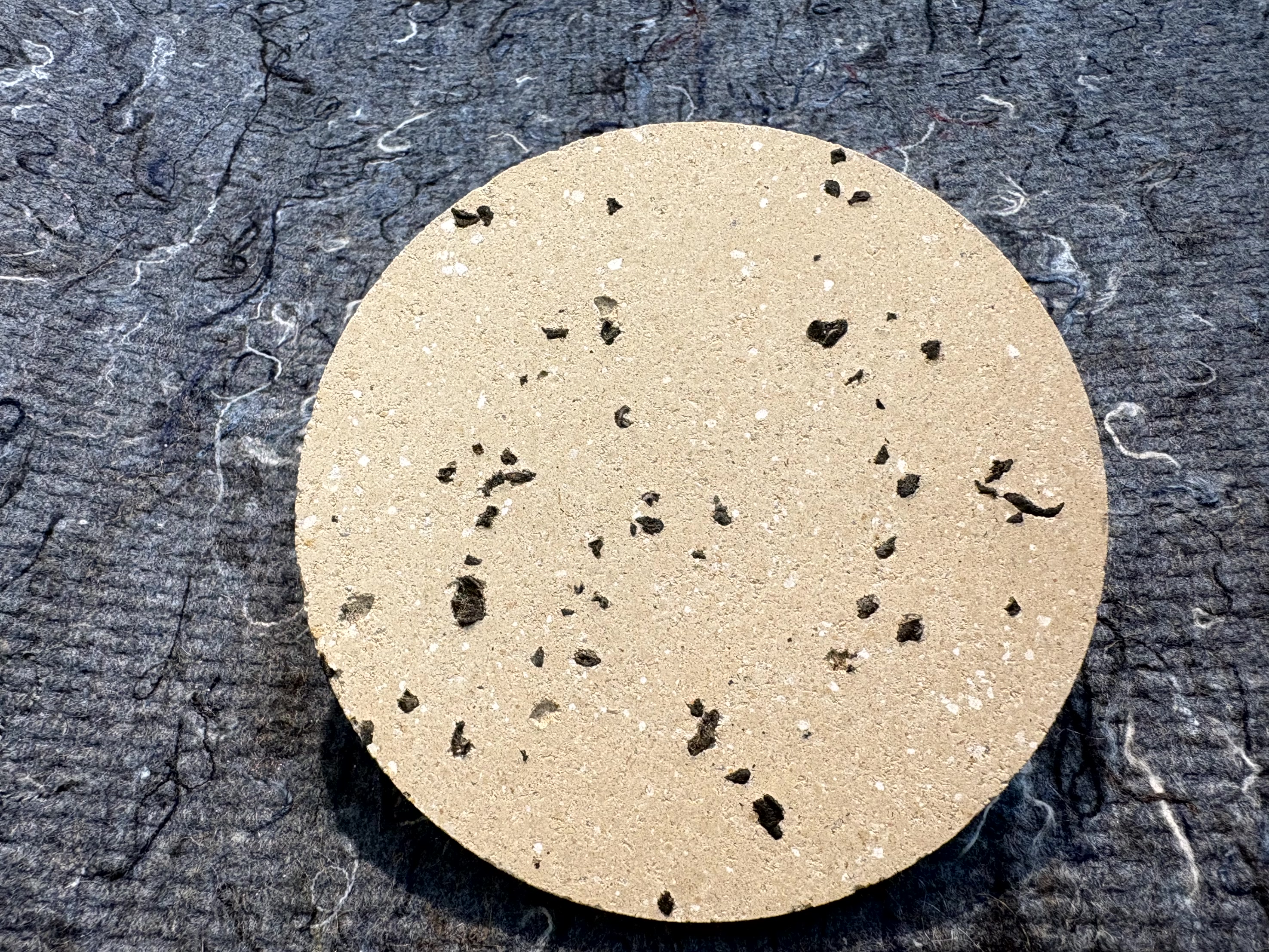 赤土とコーヒーかす